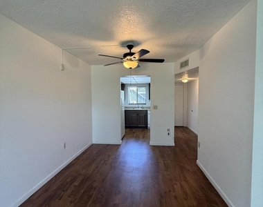 1566 University Lane - Photo Thumbnail 2
