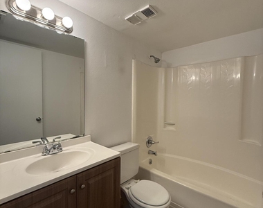 1566 University Lane - Photo Thumbnail 8