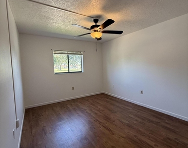 1566 University Lane - Photo Thumbnail 7