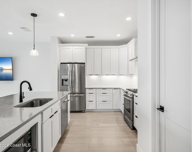 223 6th Avenue - Photo Thumbnail 20