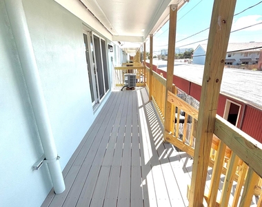 925 Palm Springs Boulevard - Photo Thumbnail 18