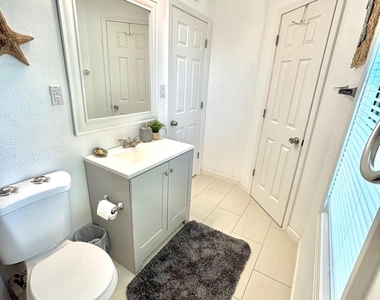 925 Palm Springs Boulevard - Photo Thumbnail 16