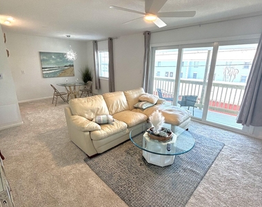 925 Palm Springs Boulevard - Photo Thumbnail 3