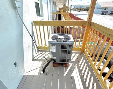 925 Palm Springs Boulevard - Photo Thumbnail 20