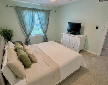 925 Palm Springs Boulevard - Photo Thumbnail 14