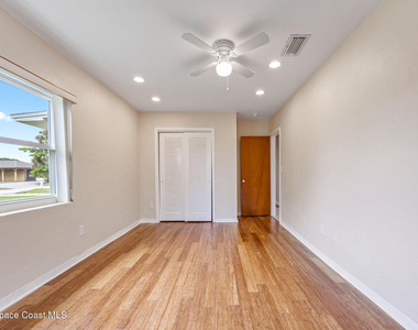 138 W Pasco Lane - Photo Thumbnail 9
