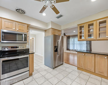 138 W Pasco Lane - Photo Thumbnail 3