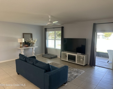 1133 Morgan Circle Ne - Photo Thumbnail 4