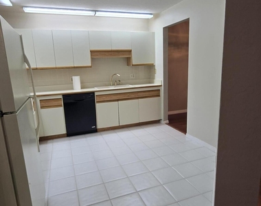816 Greenwood Manor Circle - Photo Thumbnail 16