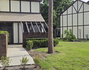 816 Greenwood Manor Circle - Photo Thumbnail 10