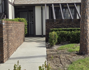 816 Greenwood Manor Circle - Photo Thumbnail 5