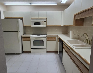 816 Greenwood Manor Circle - Photo Thumbnail 13