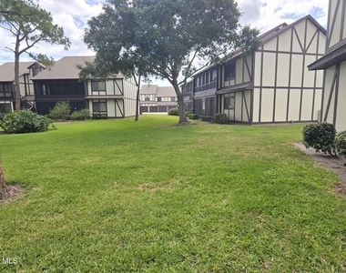 816 Greenwood Manor Circle - Photo Thumbnail 31