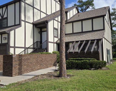 816 Greenwood Manor Circle - Photo Thumbnail 2