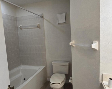 816 Greenwood Manor Circle - Photo Thumbnail 39