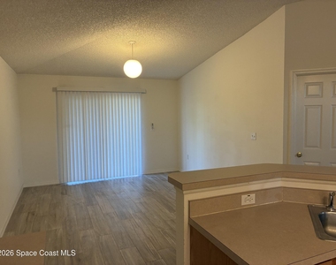 1776 Vista Lake Circle - Photo Thumbnail 6