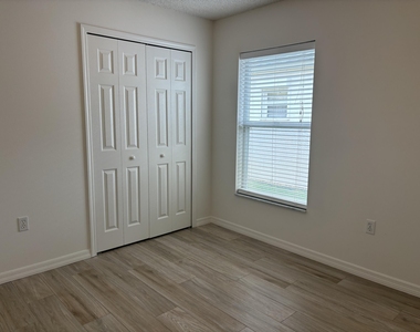 1776 Vista Lake Circle - Photo Thumbnail 12