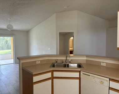 1776 Vista Lake Circle - Photo Thumbnail 3