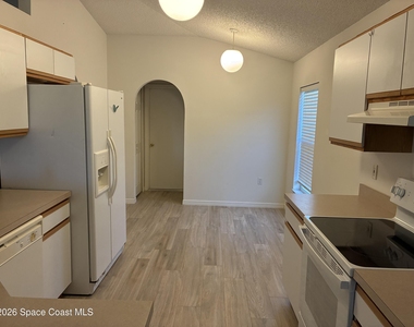 1776 Vista Lake Circle - Photo Thumbnail 2