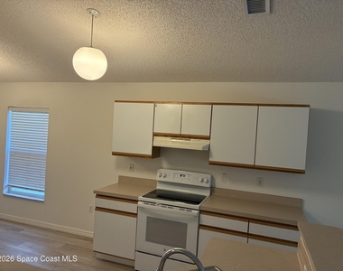 1776 Vista Lake Circle - Photo Thumbnail 4