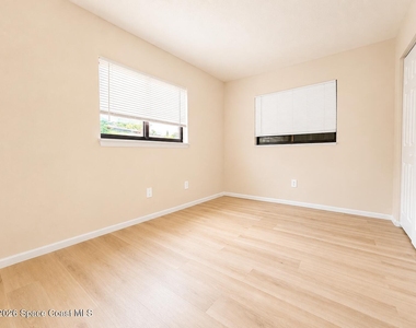 1070 Lee Avenue - Photo Thumbnail 8