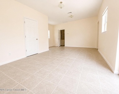 1070 Lee Avenue - Photo Thumbnail 4
