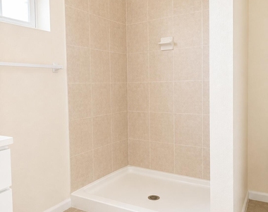 1070 Lee Avenue - Photo Thumbnail 6