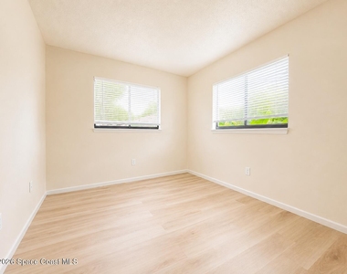 1070 Lee Avenue - Photo Thumbnail 7
