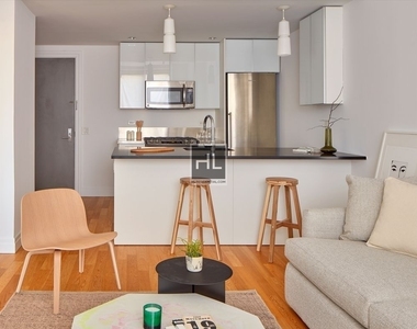 West 54th Street - Photo Thumbnail 4