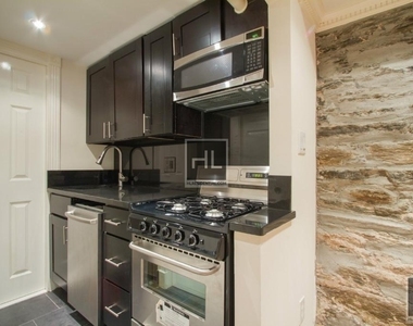 West 53 Street - Photo Thumbnail 1