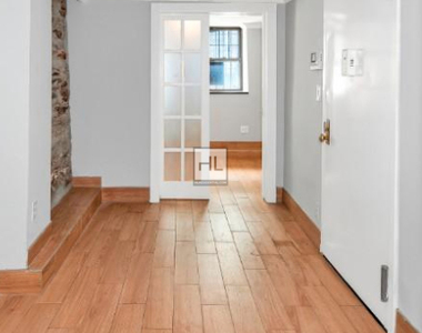 West 53 Street - Photo Thumbnail 6