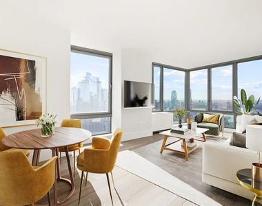 West 47th Street - Photo Thumbnail 4
