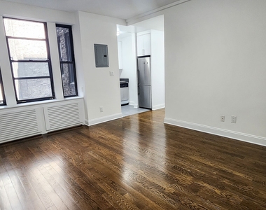 East 46 Street - Photo Thumbnail 1