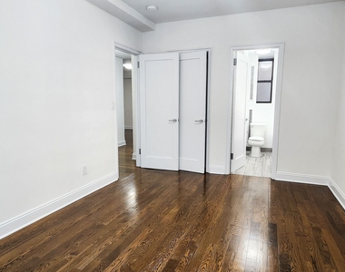 East 46 Street - Photo Thumbnail 4