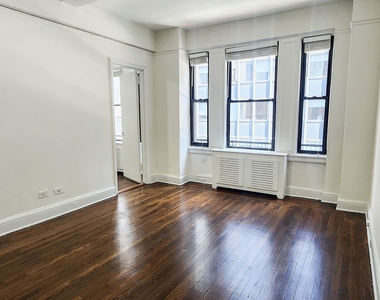 East 46 Street - Photo Thumbnail 1