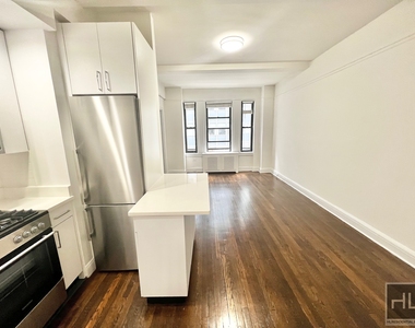 East 46 Street - Photo Thumbnail 7