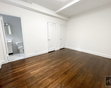 East 46 Street - Photo Thumbnail 1