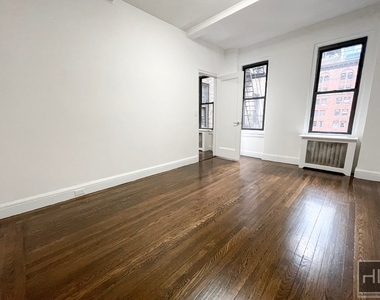 East 46 Street - Photo Thumbnail 2