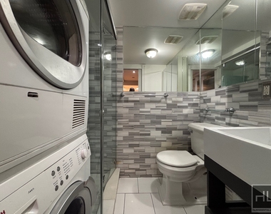 West 53 Street - Photo Thumbnail 4