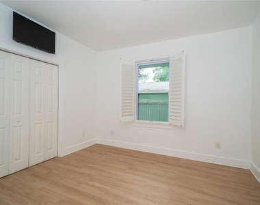 6704 N Taliaferro Avenue - Photo Thumbnail 20