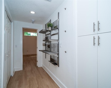 6704 N Taliaferro Avenue - Photo Thumbnail 24