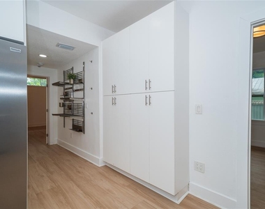 6704 N Taliaferro Avenue - Photo Thumbnail 22