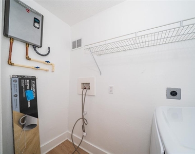 6704 N Taliaferro Avenue - Photo Thumbnail 26