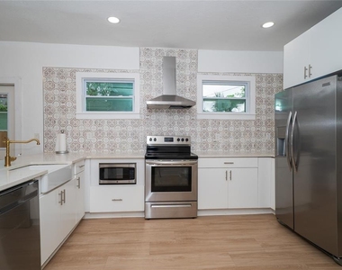 6704 N Taliaferro Avenue - Photo Thumbnail 12