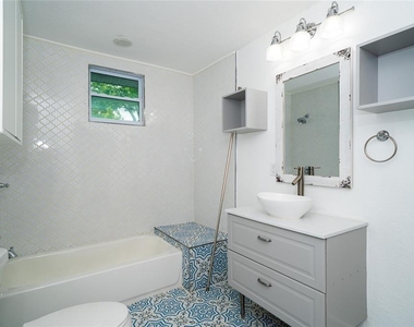 6704 N Taliaferro Avenue - Photo Thumbnail 19