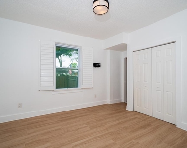 6704 N Taliaferro Avenue - Photo Thumbnail 14