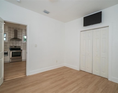 6704 N Taliaferro Avenue - Photo Thumbnail 21