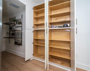 6704 N Taliaferro Avenue - Photo Thumbnail 33