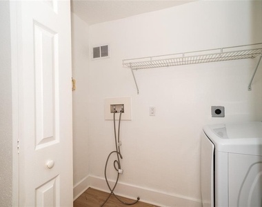 6704 N Taliaferro Avenue - Photo Thumbnail 25