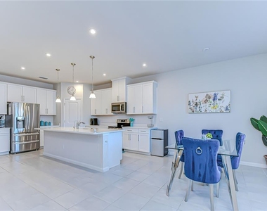 10422 Gliding Eagle Way - Photo Thumbnail 7